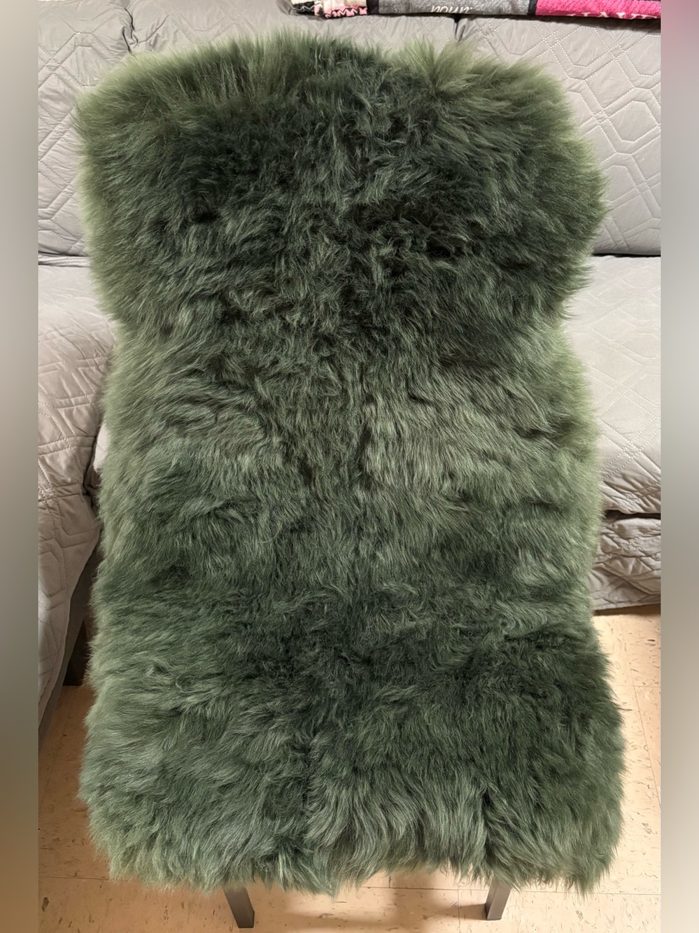 RZLWOOL Genuine Sheepskin Rug 
(Forest Green) 2'x 3' (36” x 24”) - Picture 14 of 17